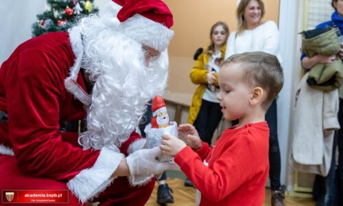 Święty Mikołaj odwiedził Akademię Przedszkolaka i Grupy Popołudniowe! [WIDEO]